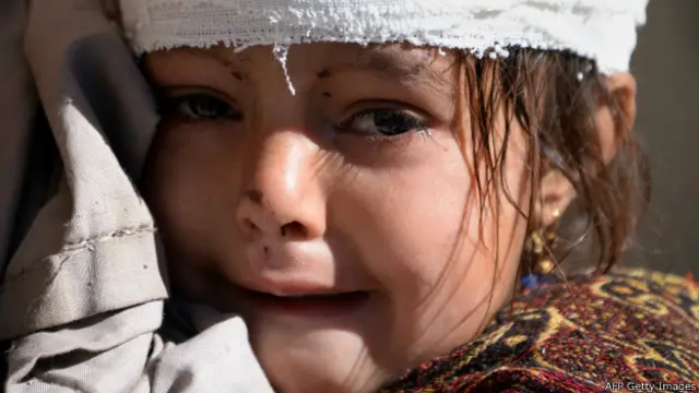 पाकिस्तान और अफ़ग़ानिस्तान में आए हालिया भूकंप में 350 से ज़्यादा लोग मारे गए