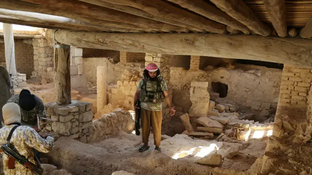 Biara Katolik berusia 1.500 tahun hancur di Kota Al-Qaryatain, Suriah.