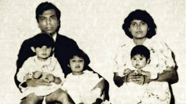 විජේවීර පවුලේ ඡායාරූපයක් 