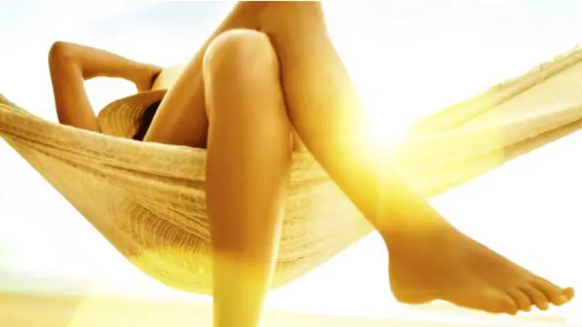 Una persona en una hamaca