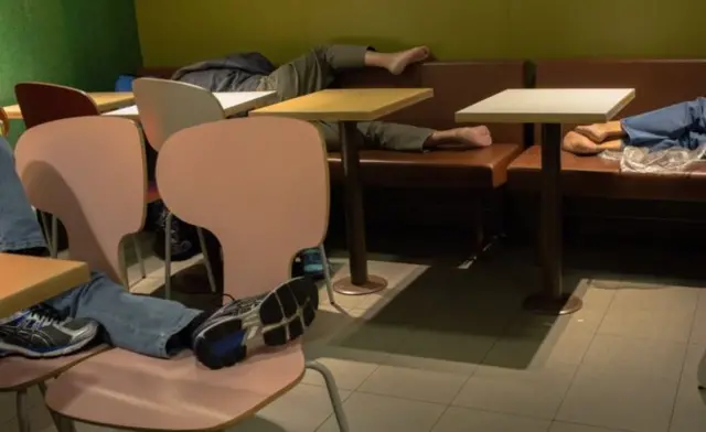 香港麦当奴餐厅“麦难民”