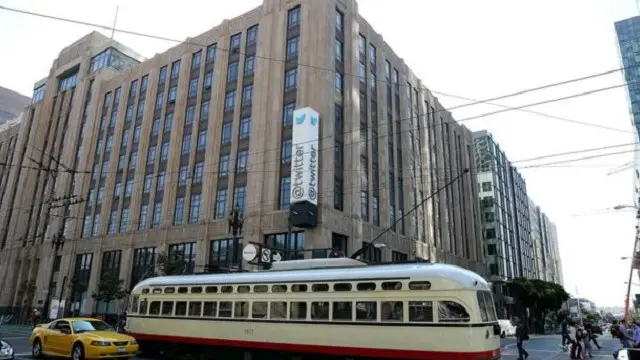 الرئيس التنفيذي لتويتر، جاك دورسي، سرح أكثر من 300 موظف هذا الشهر 