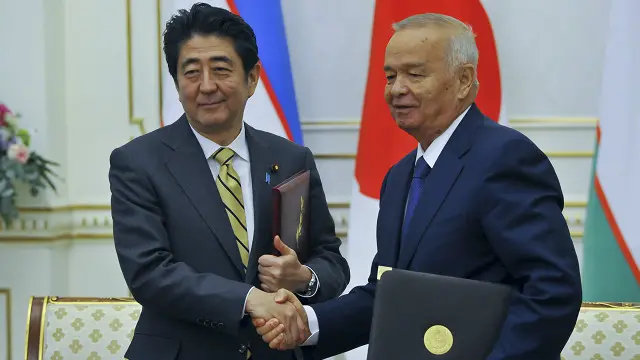 اسلام کریموف د جاپان له لومړي وزیر شینزو ابي سره