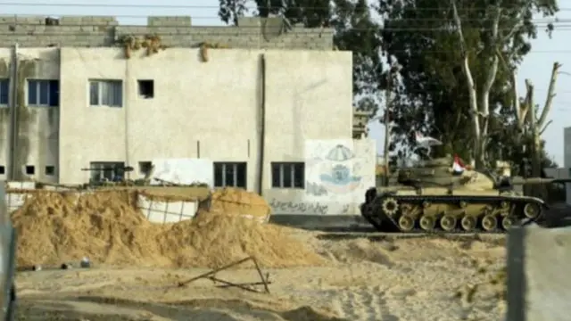 أعلن عن تمديد حالة الطوارئ في سيناء بعد مقتل عشرات الجنود المصريين