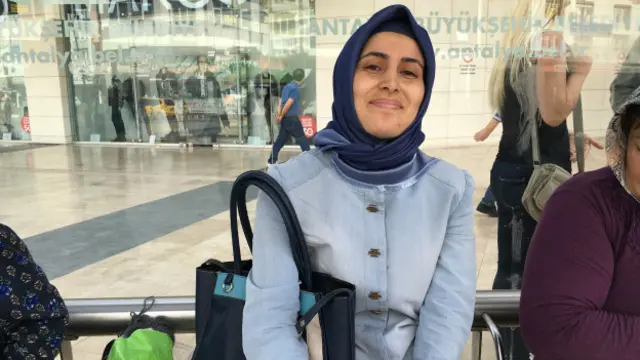 Emel Yıldıztekin, hizmetlerinden duyduğu memnuniyetten dolayı oyunu yine AKP'ye verecek.