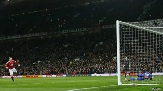 Dari empat penendang Manchester United, tiga di antara mereka gagal, termasuk Wayne Rooney.
