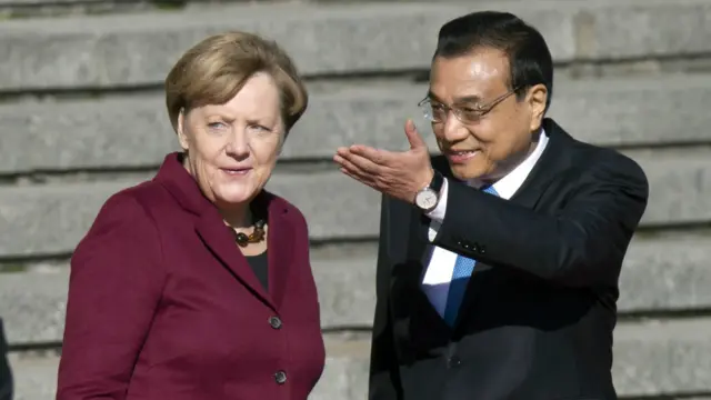 德國總理默克爾抵達北京,中國總理李克強主持儀式歡迎。