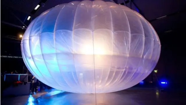 Khí cầu sẽ được bơm khí heli trước khi thả vào tầng bình lưu