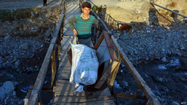 حکومت نے متاثرہ افراد کو امدادی رقم فراہم کرنے کا اعلان کرتے ہوئے کہا تھا کہ یہ عمل پانچ روز میں مکمل کیا جائے گا 