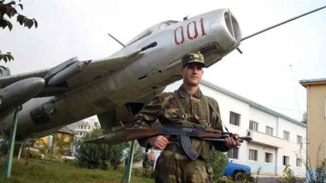  米格-15是在二战后开发的，使用了从德国获取的技术。在朝鲜战争中亮相后，这款战斗机令米高扬名扬四海