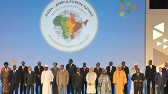 புதுடில்லியில் நடைபெற்ற இந்திய-ஆப்ரிக்க உச்சிமாநாட்டில் ஆப்ரிக்கத் தலைவர்களுடன் இந்தியப் பிரதமர் மோடி