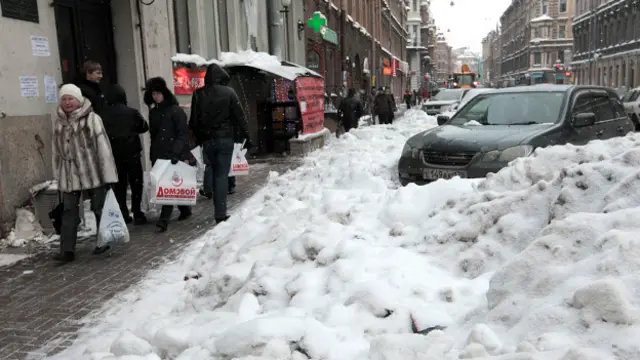Сугробы в Петербурге