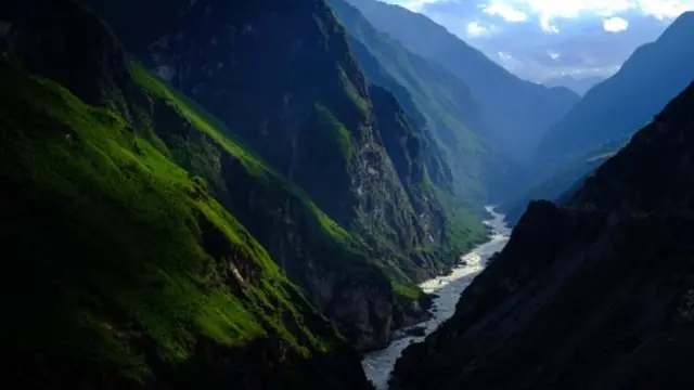 虎跳峡。 (Steve Thomas)