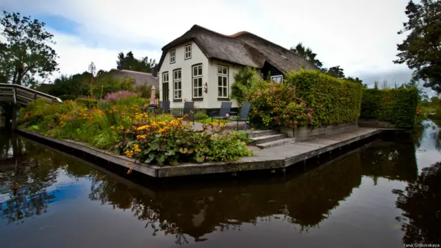Гітхорн: прогулянка "голландською Венецією"