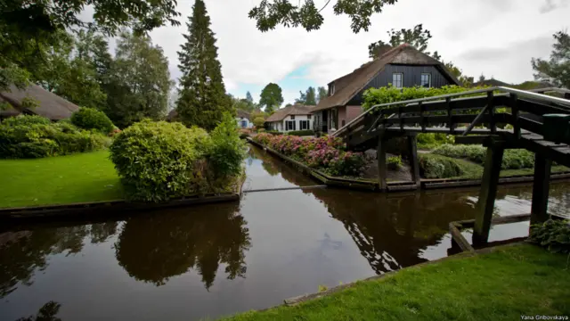 Гітхорн: прогулянка "голландською Венецією"