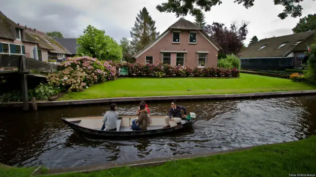 Гітхорн: прогулянка "голландською Венецією"