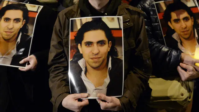 မစ္စတာ ဘာဒါဝီကို ချမှတ်တဲ့ ပြစ်ဒဏ်တွေအတွက် ကန့်ကွက် ဆန္ဒပြခဲ့ကြ။