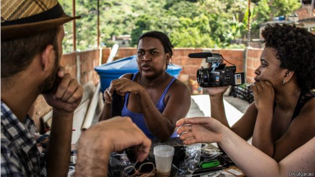 Coletivo se tornou conhecido por fazer reportagens sobre o cotidiano da favela e documentar abusos policiais em vídeos e fotos