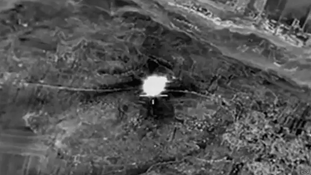 Авиационный удар по цели в Сирии, съемка с российского самолета