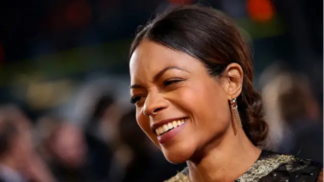 جسدت شخصية "ميس مَني بيني" الممثلة ناعومي هاريس