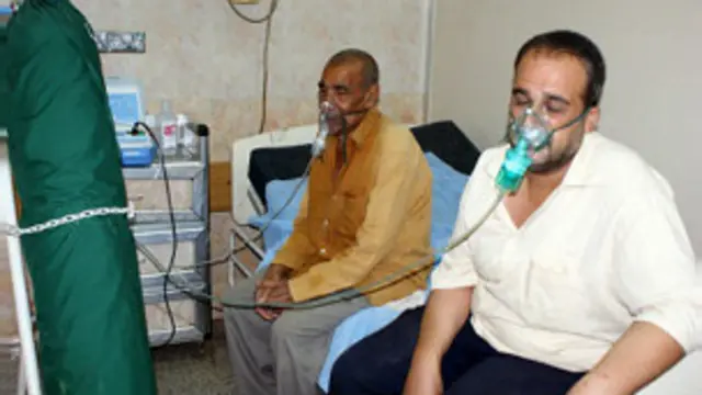 مسئولان محلی میگویند از مراجعهکنندگان به بیمارستانهای خوزستان، بیش از ۵۰ نفر مشکلات حاد تنفسی داشتهاند.