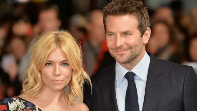 برادلي كوبر إلى جوار الممثلة سينا ميلر في العرض الخاص لفيلمهما Brunt