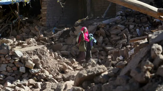 حکام کے مطابق تباہ ہونے والے مکانات کی تعداد اب 25800 تک پہنچ گئی ہے 