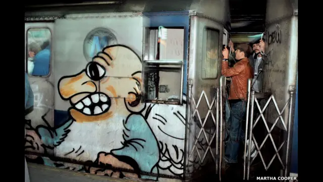 Бородань з дітьми невідомого майстра, 1981-й рік. Автор фото - Марта Купер.