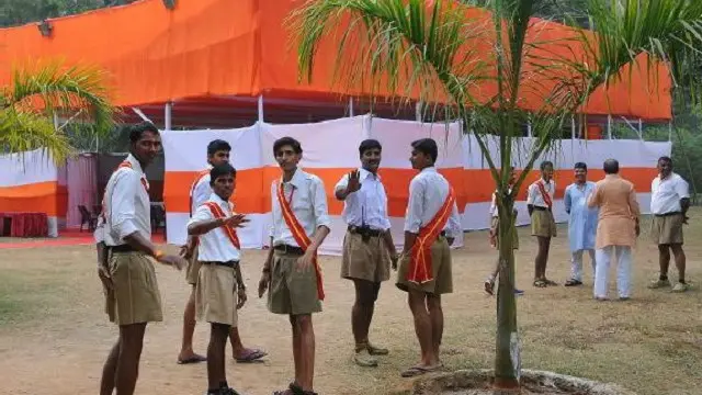 اگر اقتدار سے وابستہ انتہا پسند ہندؤں کے گروپوں کو یوں ہی اشتعال انگیز تقریر کرنے اور تشدد کے واقعات کو کرنے کی اجازت ملتی رہی اور حکمرانوں نے اس پر لگام نہیں لگائي تو پھر حکومت روزگار کے مواقع پیدا کرنے اور اقتصادی ترقی کے بارے میں بھول جائے