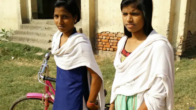 प्रियंका और आकृति कुमारी. 