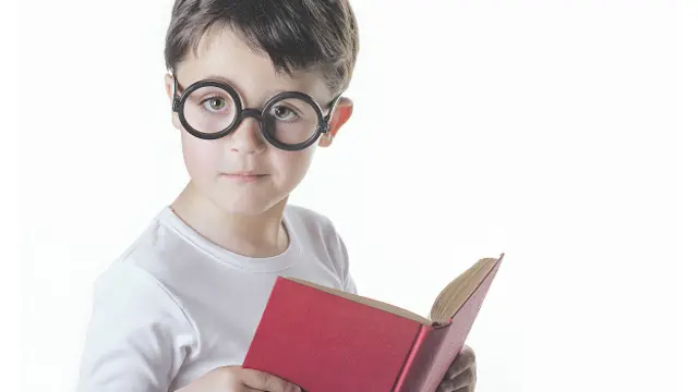 Говорят, что отличников в школе легко узнать по очкам...