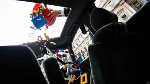 英国皇家艺术学院为艾未未设立的乐高积木收集点