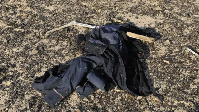 Одяг на місці катастрофи.