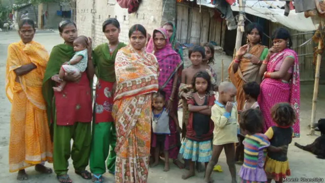 ووٹ ڈالنے کے معاملے میں خواتین میں خاصا جوش و خروش دیکھا جا رہا ہے