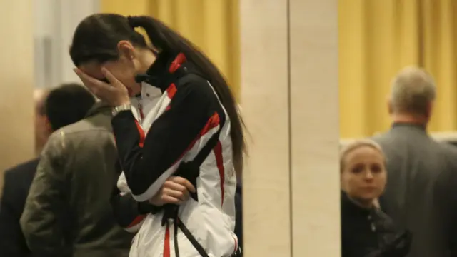 失事KGL9268客机家属在圣彼得堡机场旁的旅馆等待进一步的消息。