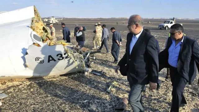 Обломки были найдены в горном районе. Спасатели также извлекли тела погибших и "черные ящики" лайнера.