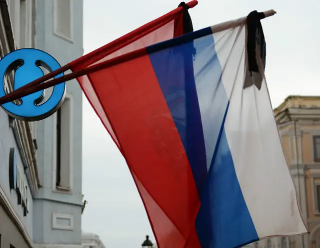 Государственные флаги приспущены по случаю траура 1 ноября