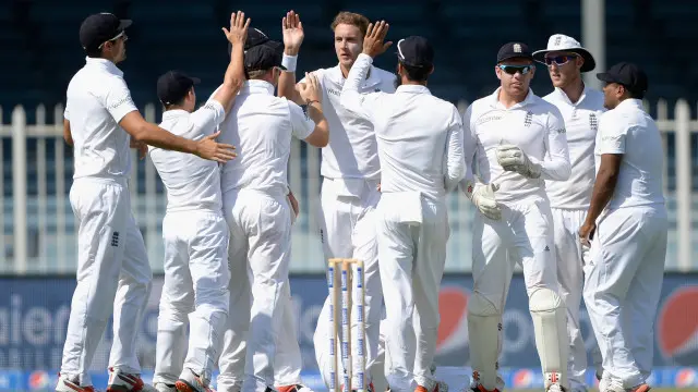 انگلینڈ کے بولروں نے پاکستان کو کھل کر کھیلنے نہیں دیا