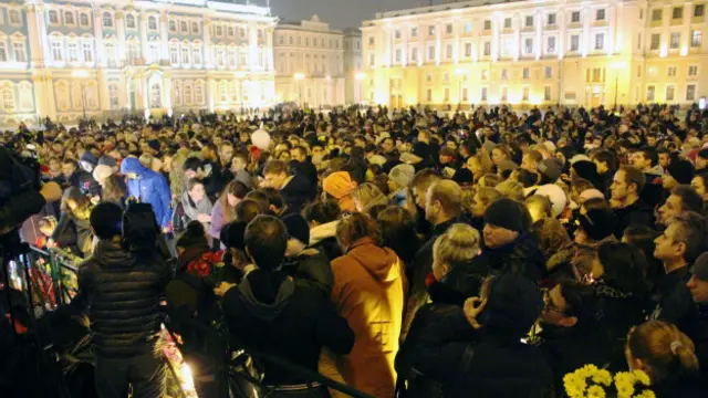 На Дворцовой площади Петербурга
