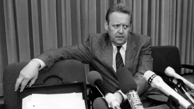 沙博夫斯基资料图片