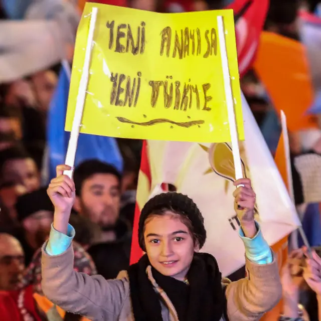  انتخابی جائزوں کے برعکس اے کے پی پارلیمان میں رواں برس جون میں کھونے والی اکثریت دوبارہ حاصل کرنے میں کامیاب رہی