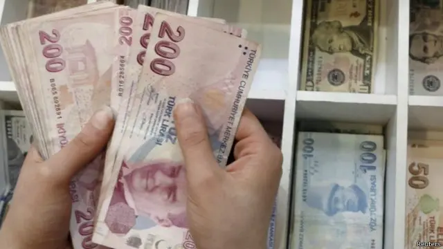 حققت الليرة ارتفاعا بنسبة 1.5 في المئة عن سعرها عند إغلاق أسواق التعاملات النقدية الجمعة