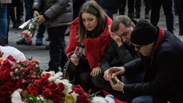 Cəsədləri gətirən daha bir təyyarə Sankt Peterburqa bazar ertəsi axşam çağlarında gələcək. 