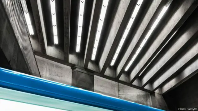 اسومپشن سٹیشن پر فورستھ نے روشنی کے نظام پر توجہ مرکوز کی ہے