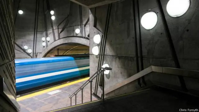 بعض تصاویر جیمز بانڈ کی فلم کا منظر پیش کرتے ہیں