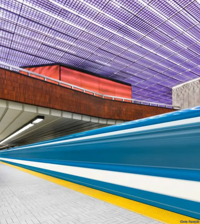 یہاں ایک گزرتی ہوئی ٹرین کو دیکھا جا سکتا ہے جو گرافک کی شکل میں ہے