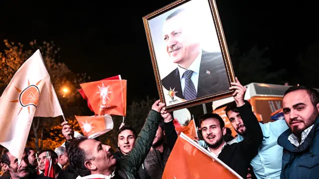 جشن پیروزی هواداران حزب عدالت و توسعه