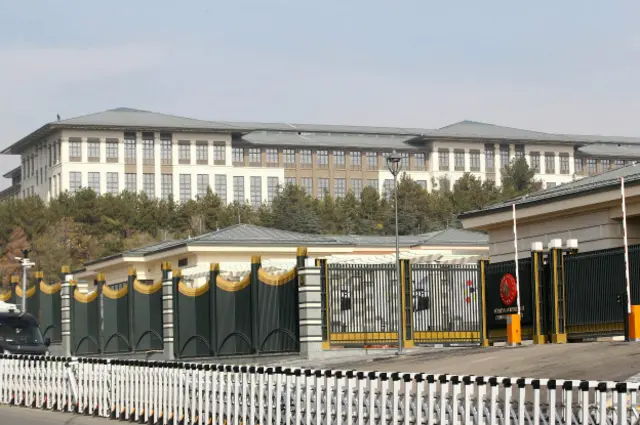 Білий палац президента в 1000 кімнат