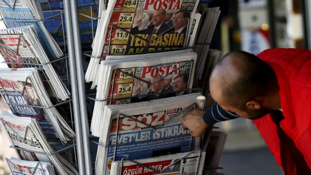 منتقدون يقولون إن أردوغان تمكن من تحويل آراء الناخبين بسبب مخاوفهم من العنف