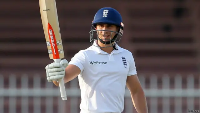 جیمز ٹیلر اپنی پہلی ٹیسٹ نصف سنچری مکمل کرتے ہوئے 74 رنز پر ناٹ آؤٹ ہیں